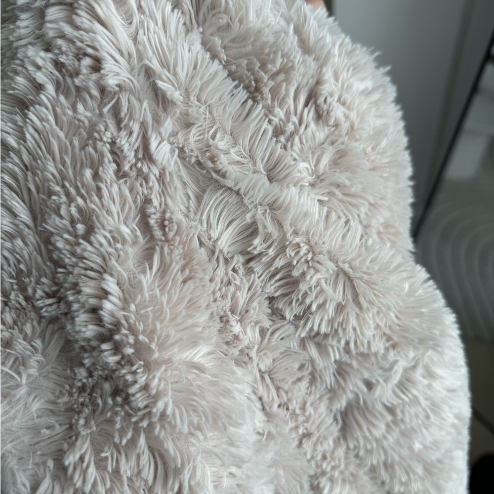 Furry cream / beige jacket - Picture 6 of 7